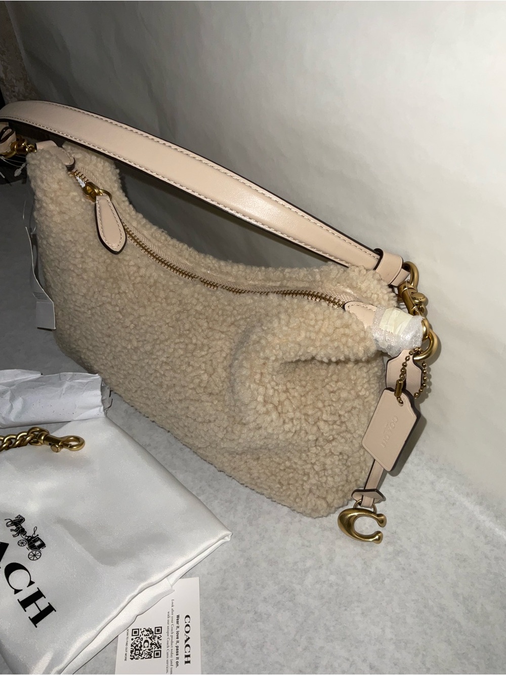 Coach Beige Shearling Shoulder Bag with Pale Leather Strap - Picture 4 of 7